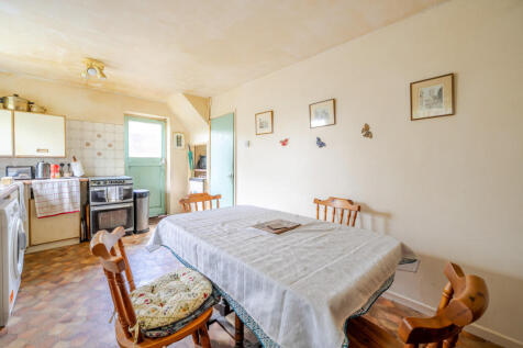 1301831-11-683d95...