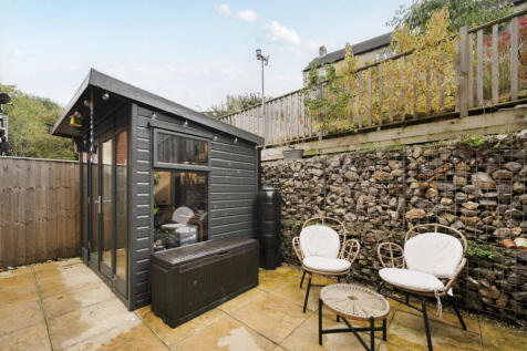 1364323-5-68e6388...