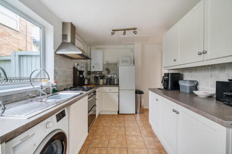 1370017-7-68f8f73...