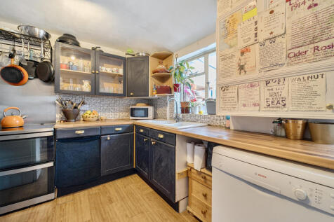 1371215-8-68f8f92...