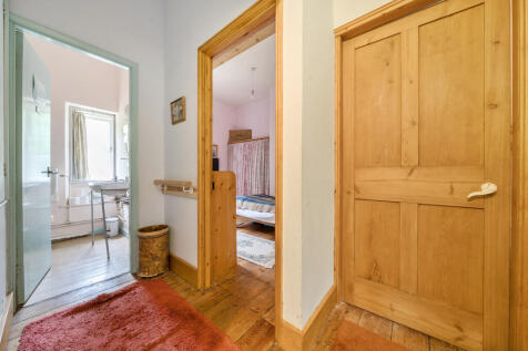 1360958-9-68e9047...