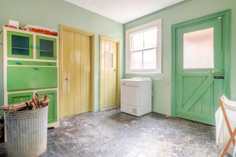 1372392-11-68f8c5...