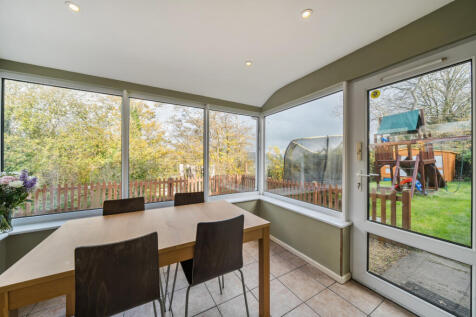 1376853-11-690dce...