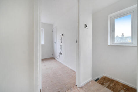 1374044-6-690c7ea...