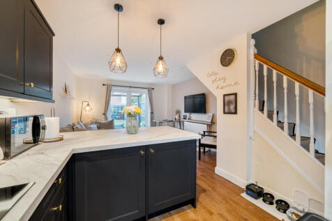 1372592-4-690393f...