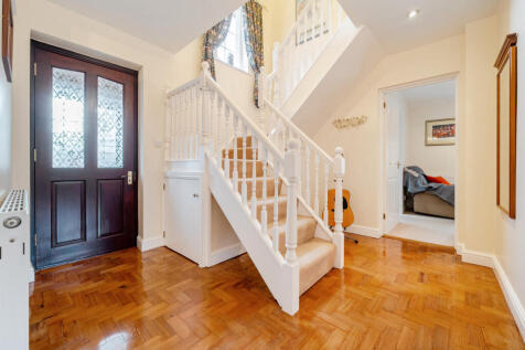 1372867-4-6904b16...