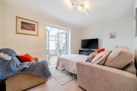 1372867-12-6904b0...