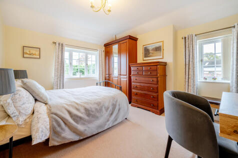 1372867-5-6904afb...