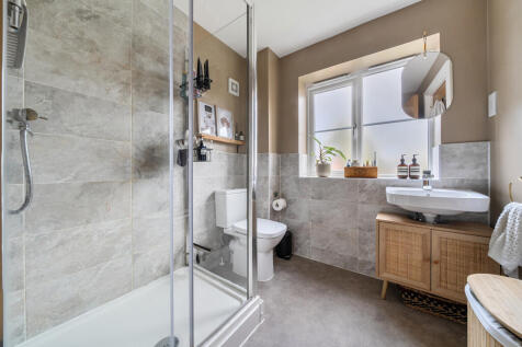 1383439-16-692476...