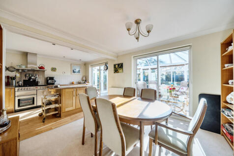 1371251-7-68f8c92...