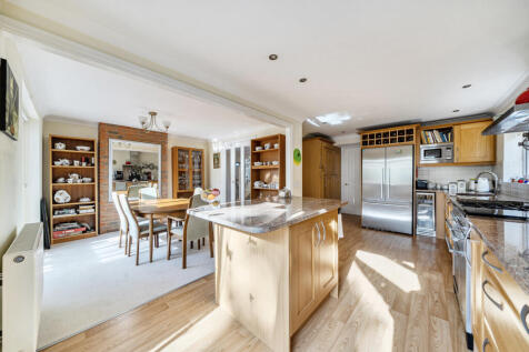 1371251-8-68f8c93...