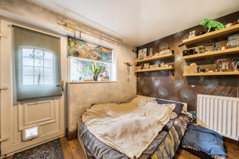 1369454-9-68f2488...