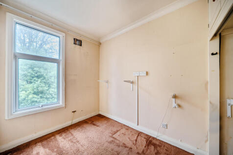 1372710-5-690b43d...