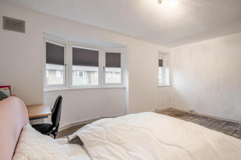 1382904-5-691d998...