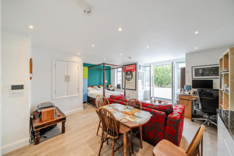 Lounge/Kitchen/Bed