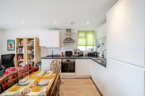Lounge/Kitchen/Bed
