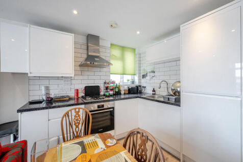 Lounge/Kitchen/Bed