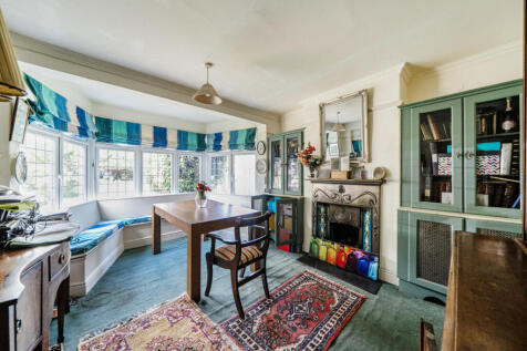 Sitting/Dining Room