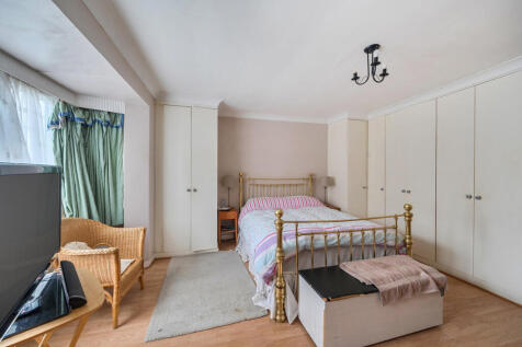 1381540-5-691dbbc...