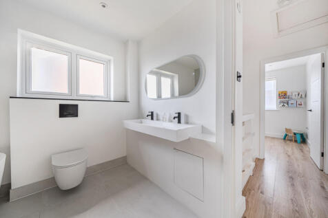 1359979-6-68dbcee...