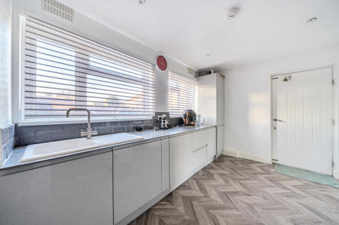 1384234-3-692092d...