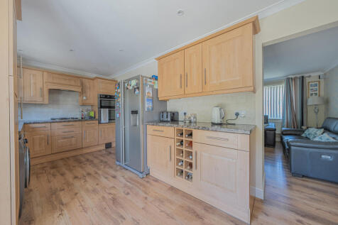 1353167-4-68d53da...