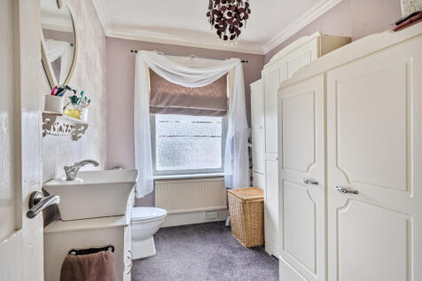 1364800-18-68ee30...