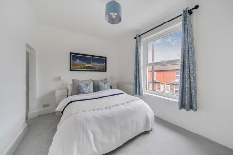 1365125-8-68e8d12...