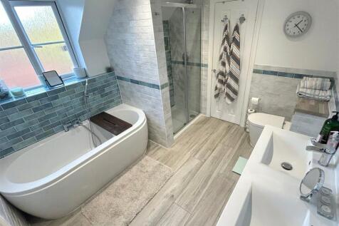 En Suite Bathroom(2)