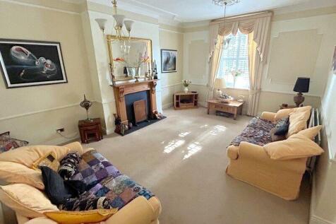 Lounge Pic 2