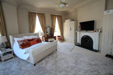 Main Bedroom (2)
