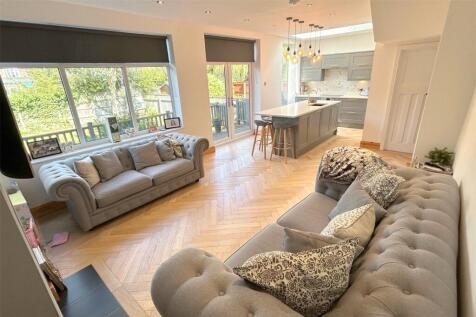 Lounge Kitchen