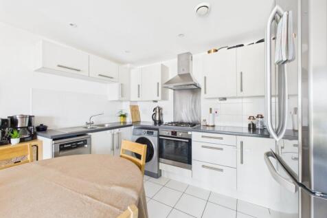 Kitchen/ Dining