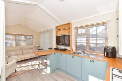 Lounge/ Kitchen