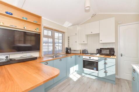 Lounge/ Kitchen