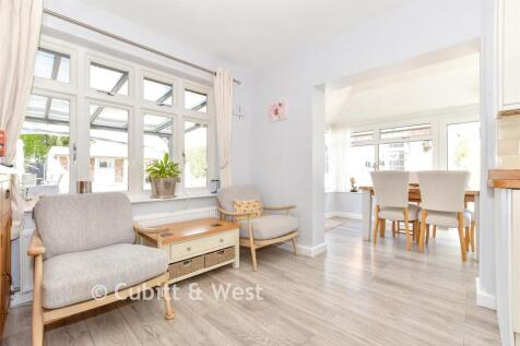 Breakfast/Dining Area