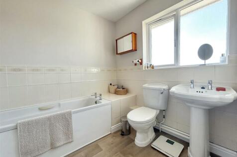 Family Bathroom.jpg