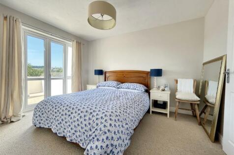 LGF Bedroom with En Suite.jpg