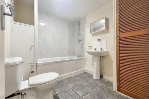 Bathroom.jpg