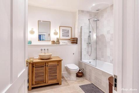 Family Bathroom.jpg