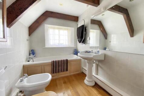 Bathroom.jpg