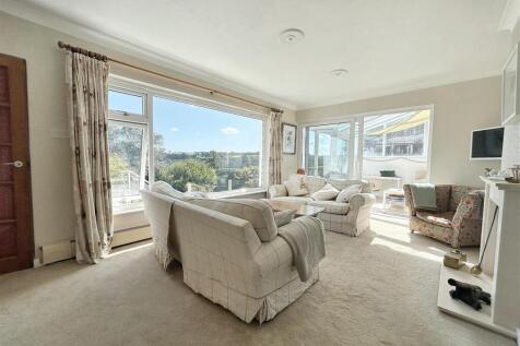 sitting room 2.jpg