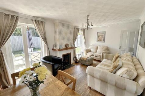 Living room 2.jpg