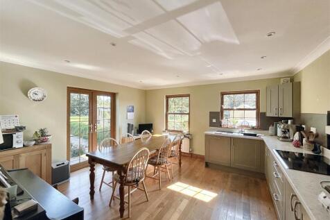 Kitchen 3.jpg