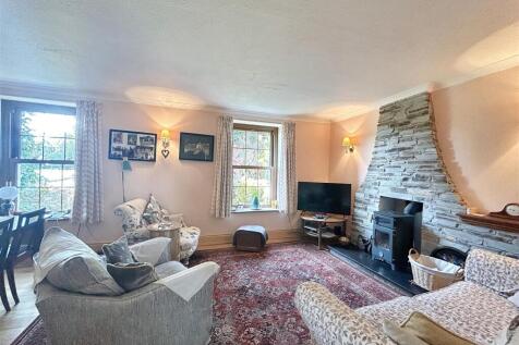 Living Room.jpg