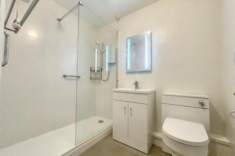 Shower Room.jpg