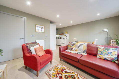 1365843-7-68f111a...