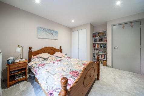 1365843-20-68f111...