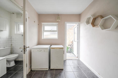 1374936-7-69048f4...