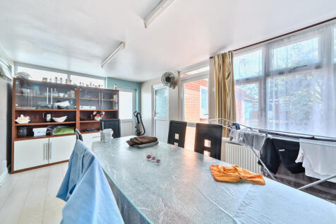 1295775-14-682c6a...